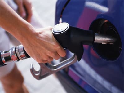 В США продолжает дешеветь  бензин