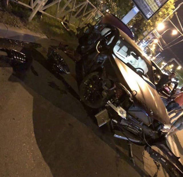 Футболист Федор Смолов разбил свой автомобиль стоимостью 9 миллионов рублей