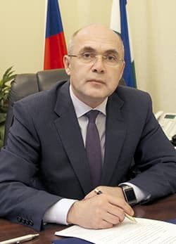 Бывший глава Минздрава Анвар Бакиров вернулся к преподавательской деятельности