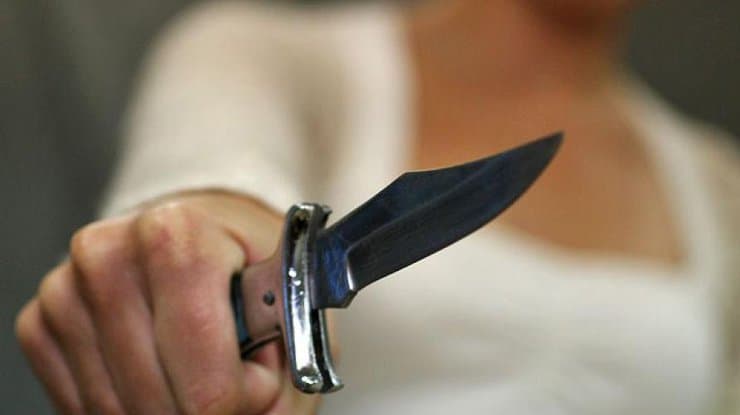 В Кумертау задержали женщину с ножом напавшую на мужчину