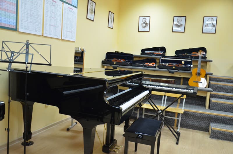 Музыкальная школа Караидельского района пополнилась новыми музыкальными инструментами