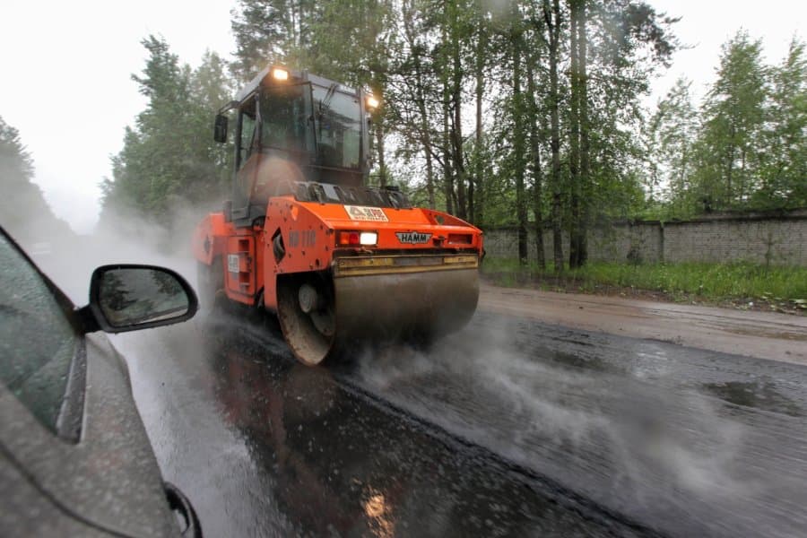 Дорожникам Уфы объявили строгий выговор за укладку асфальта в дождь
