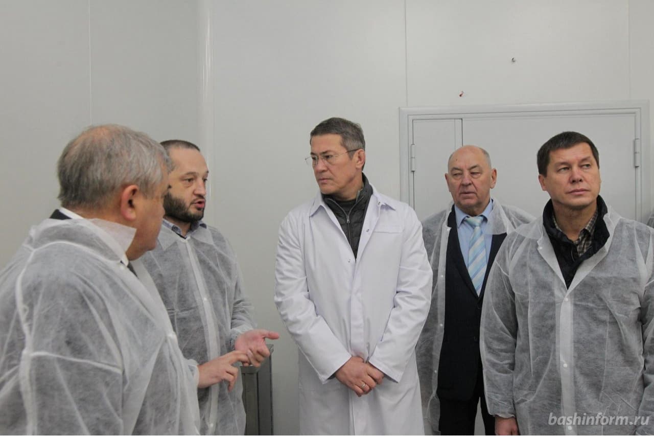 В Баймакском районе Радий Хабиров посетил цех по производству сухого кумыса