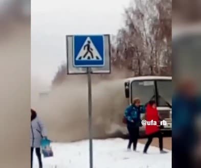 В Туймазах загорелся пассажирский автобус
