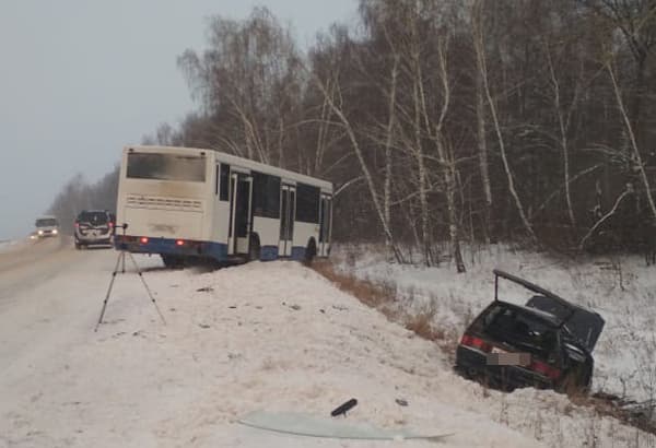 В Белебеевском районе в аварии автобуса и отечественного авто погибла пожилая пассажирка