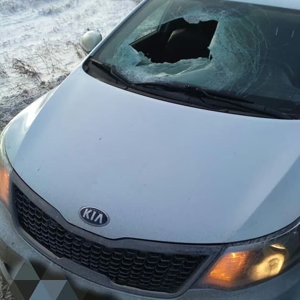В Туймазинском районе глыба льда влетела в лобовое стекло автомобиля: пострадали двое
