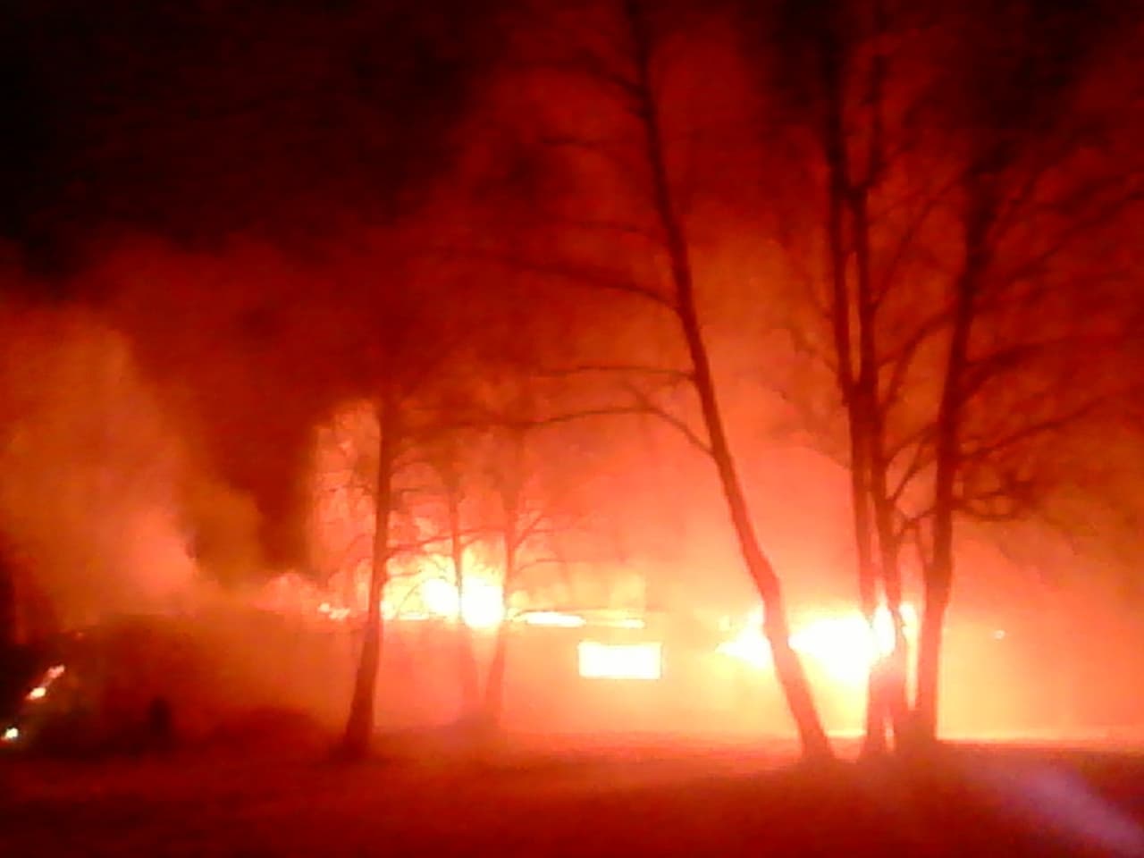 В Мечетлинском районе произошел пожар на складе мебели