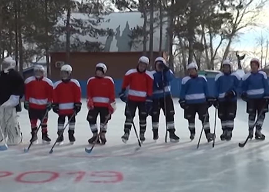 Хоккеисты Альшеевского района получили в подарок комплекты экипировки