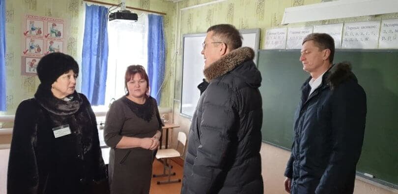 В Ермекеевском районе Радий Хабиров предложил сельчанам самим выбрать, какую помощь им нужно оказать в первую очередь