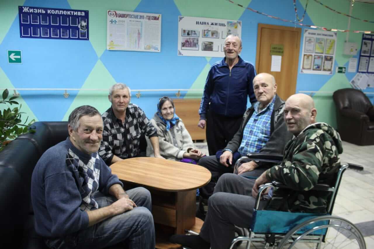 Радий Хабиров в Ермекеевском районе поразился жильцами дома престарелых