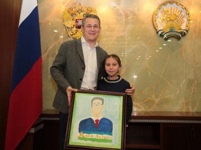 Воспитанники приюта побывали в гостях у Радия Хабирова: подарили его портрет и прочитали стихи
