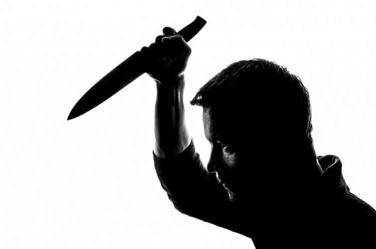 В Гафурийском районе муж насмерть заколол ножом заступника жены
