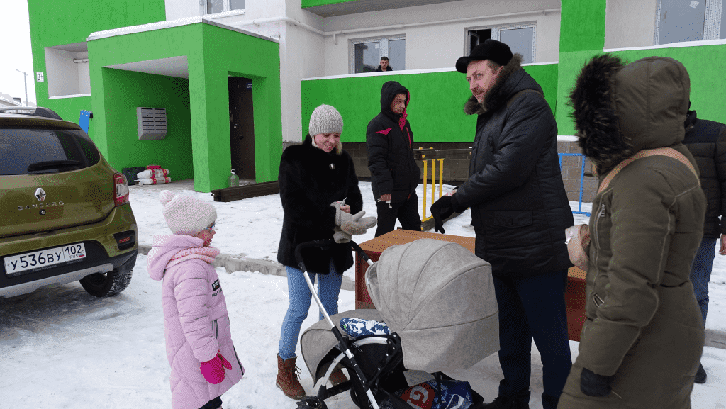 Дольщики «Новобулгаково» получили ключи от новых квартир, где нет ни газа ни воды
