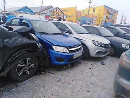 В Альшеевском районе неадекватный водитель протаранил три автомобиля