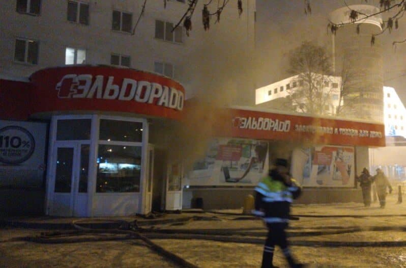 В Уфе загорелся склад магазина "Эльдорадо"