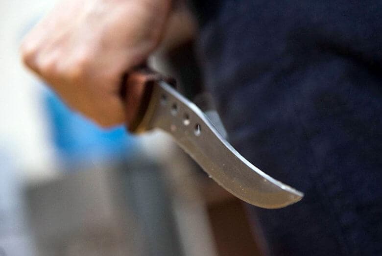 В Учалинском районе, во время пьянки, рецидивист ударил ножом своего приятеля