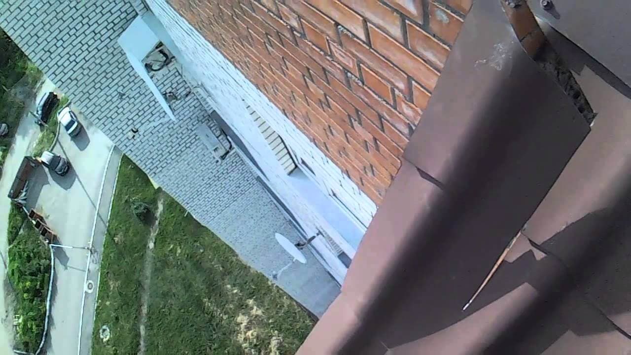 В Туймазах на крыше обнаружили труп мужчины: он мог выпасть из окна соседнего здания