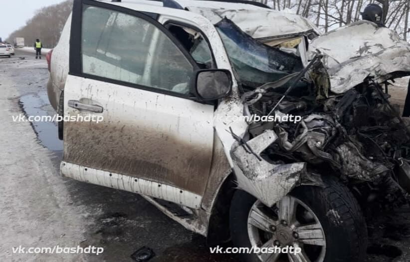 В Илишевском районе погиб водитель внедорожника столкнувшись с фурой