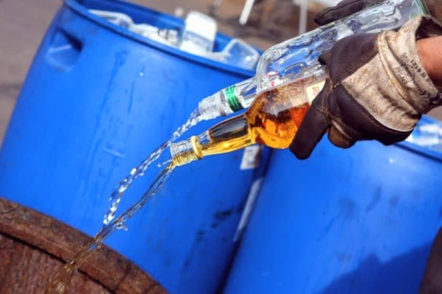 В Абзелиловском районе пресекли незаконную продажу алкоголя изъяв более 90 литров водки