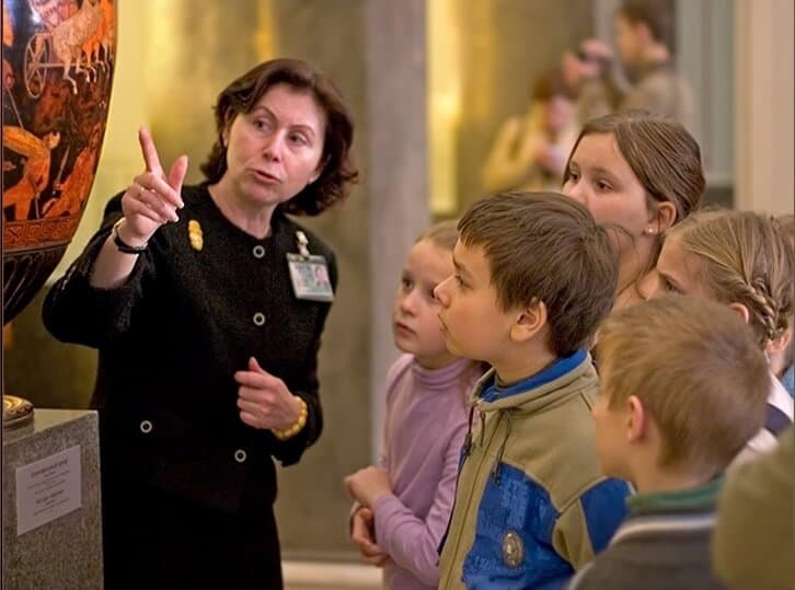 Школьники России в течение учебного года должны будут посетить определенное количество выставок, музеев, спектаклей