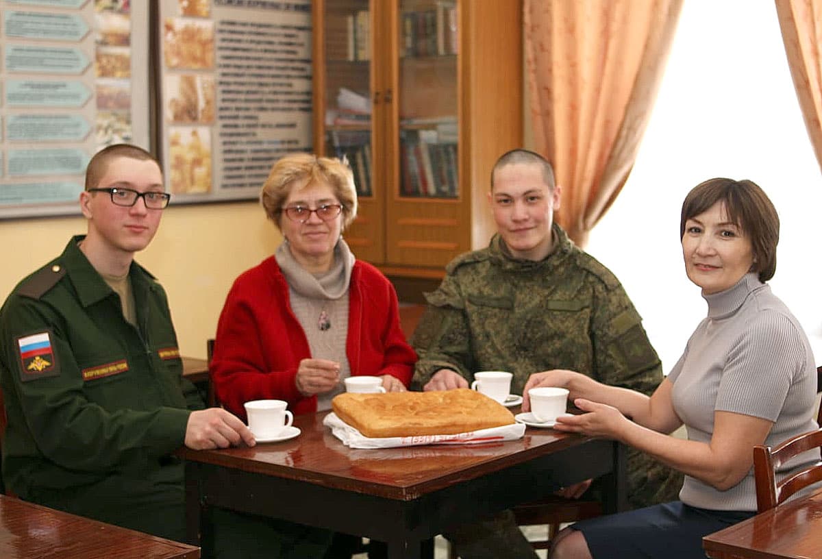В Сибае организовали акцию "Материнский пирог солдату"