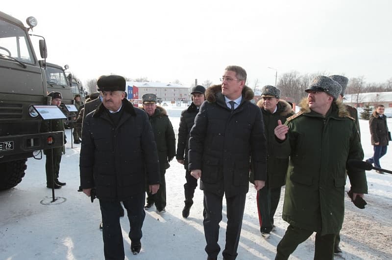 Радий Хабиров посетил войсковую часть в селе Алкино-2 Чишминского района