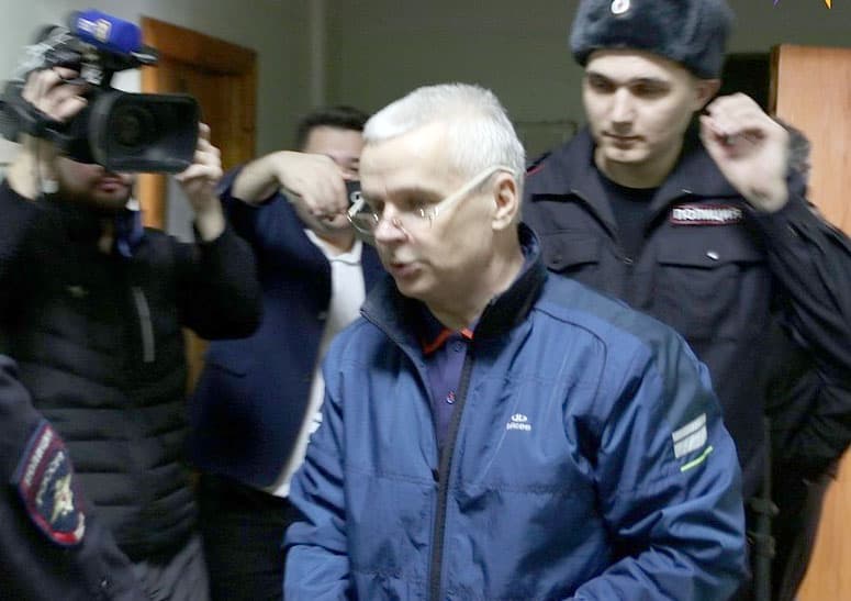 Обвиняемому в изнасиловании дознавателя Эдуарду Матвееву продлил арест на два месяца