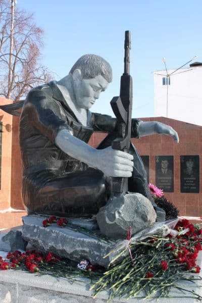 Жители Салавата остались недовольны памятником установленным за 2 млн рублей