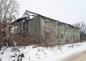 Жители Благовещенска просят снести бесхозное здание бывшего училища