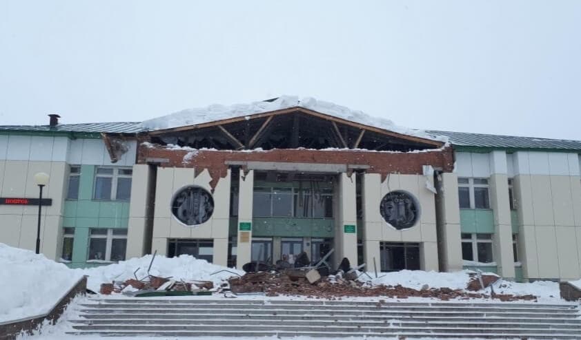 В Гафурийском районе в селе Красноусольский рухнул козырек Дома культуры