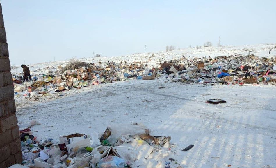 Жители Баймакского района начали в знак протеста разбрасывать отходы