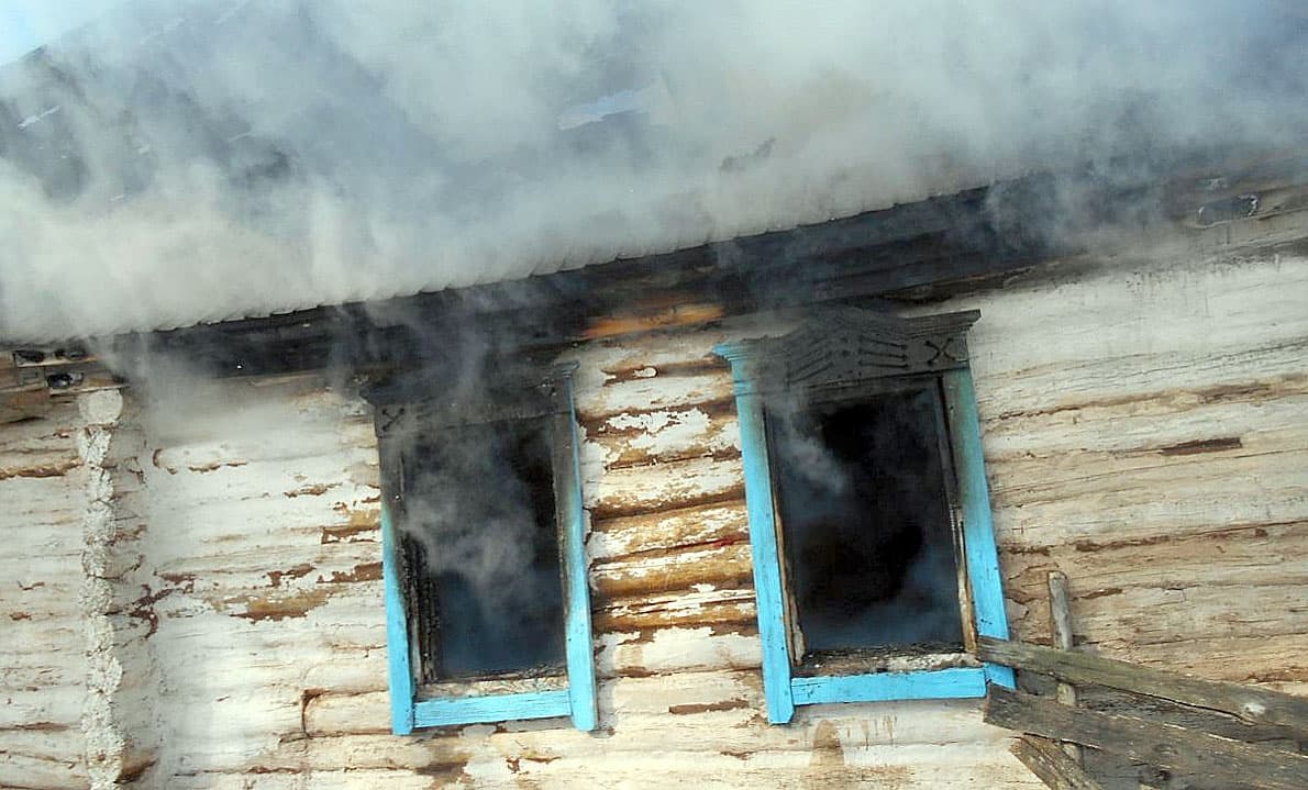 В Шаранском районе Башкирии сестра спасла из пожара трех братьев