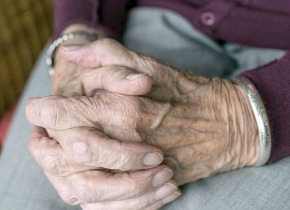 В Нуримановском районе гость отнял всю пенсию у пожилой женщины