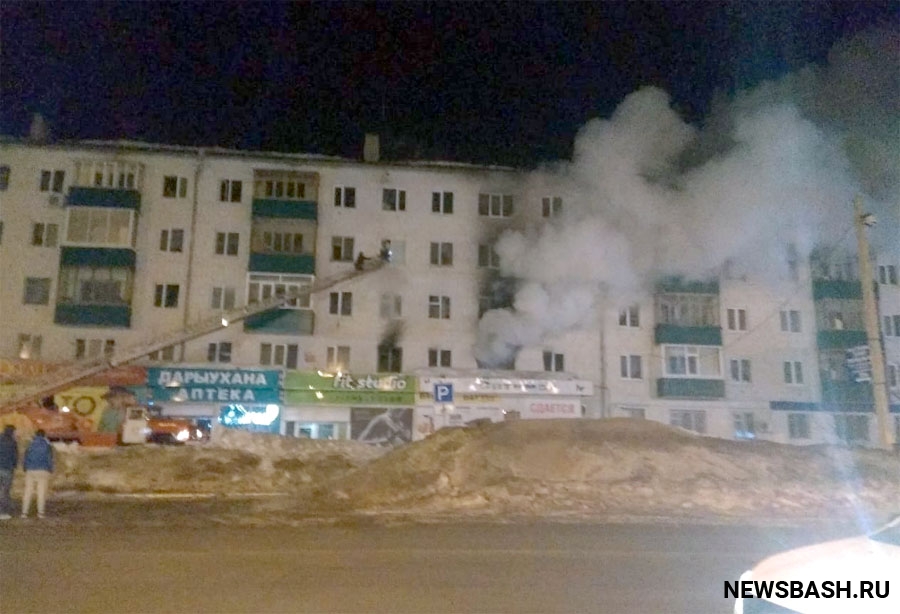 Пожар в Белебее: на улице Ленина загорелась квартира на втором этаже