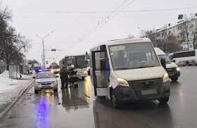 Авария в Уфе: столкнулись маршрутная «Газель» и НефАЗ, пострадала пожилая пассажирка