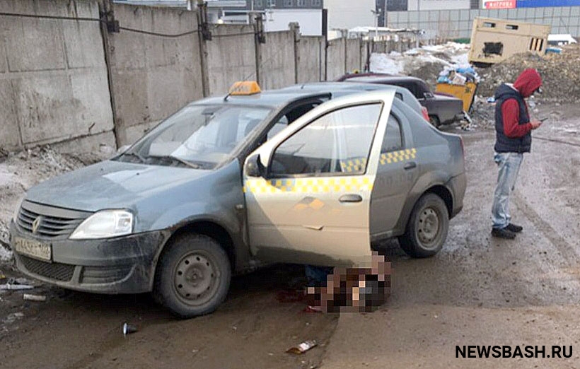 В Уфе обнаружили тело мертвого таксиста наполовину выпавшего из машины