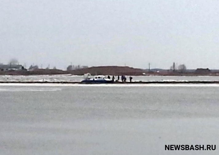 В Краснокамском районе Башкирии рыбаков унесло на льдине