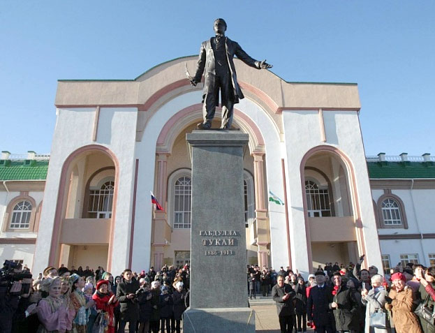 В Уфе открыли памятник татарскому поэту Габдулле Тукаю