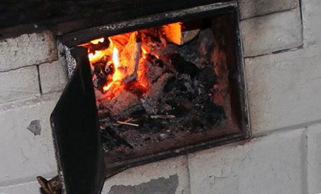В Гафурийском районе сгорела пожилая женщина: на ней загорелась одежда во время растопки печи