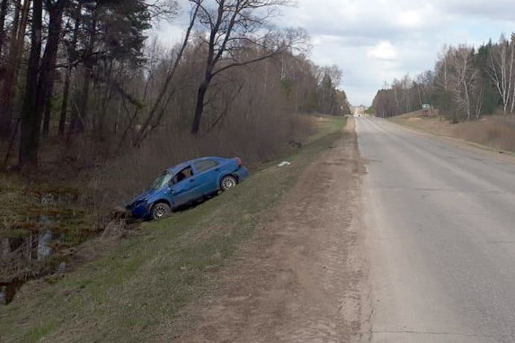 В Мишкинском районе пьяный водитель опрокинулся в кювет