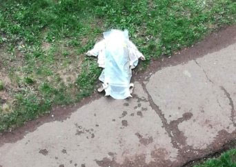 В Уфе "скорая помошь" на три часа оставила тело женщины посреди улицы накрыв его тканью