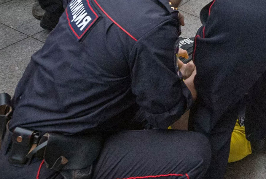 В Мелеузе трое пьяных жителей устроили драку с полицейскими