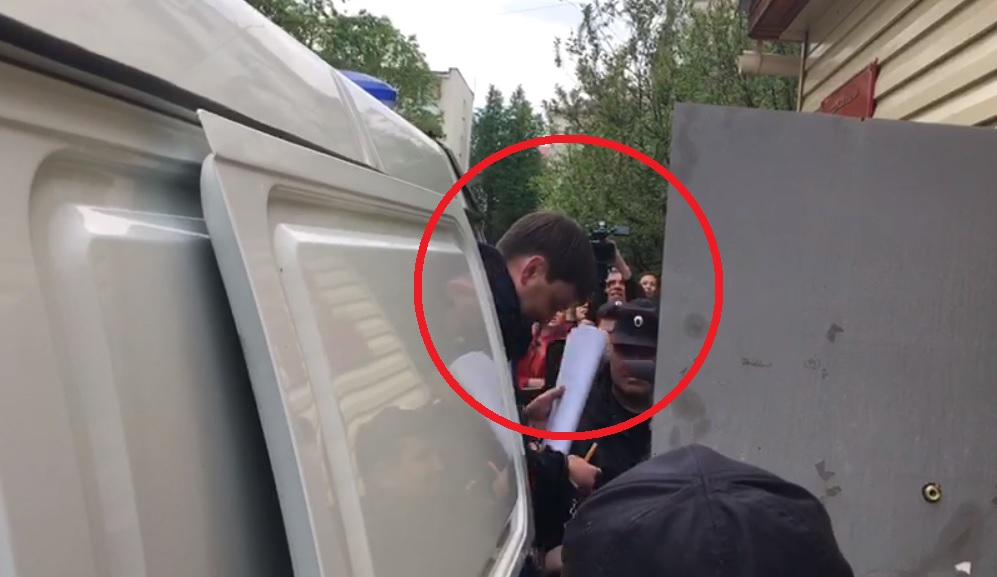 В Уфе арестованного руководителя компании "Килстройинвест" Дмитрия Комлева доставили в суд