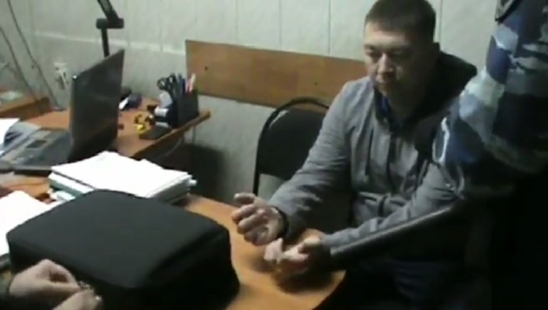 В Белорецке за взятку задержали начальника отдела МЧС | видео