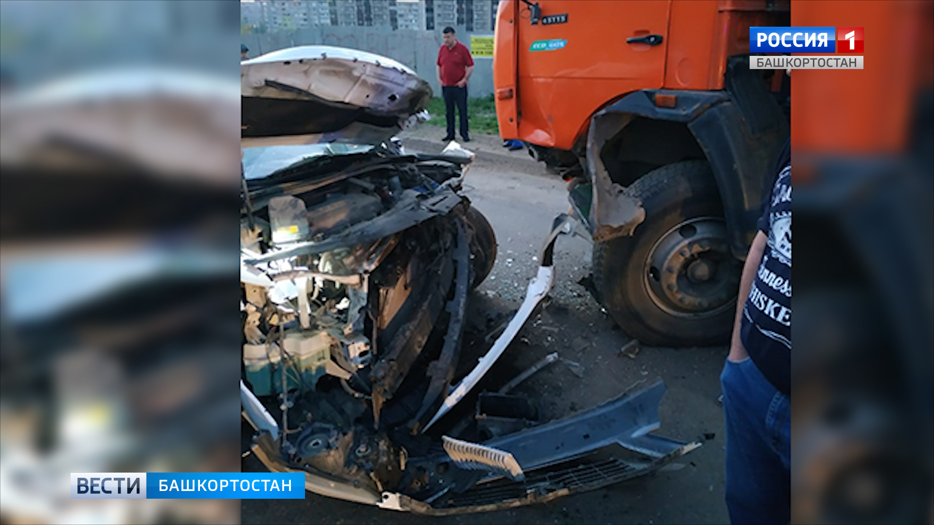 Авария в Уфе: автомобиль «Тойота Камри» врезался в КамАЗ