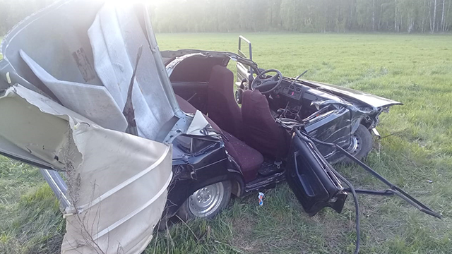 Авария в Мечетлинском районе: легковушка на полном ходу врезалась в грузовик