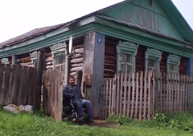 В Архангельском районе инвалид без рук и ног получил штраф за заросший огород