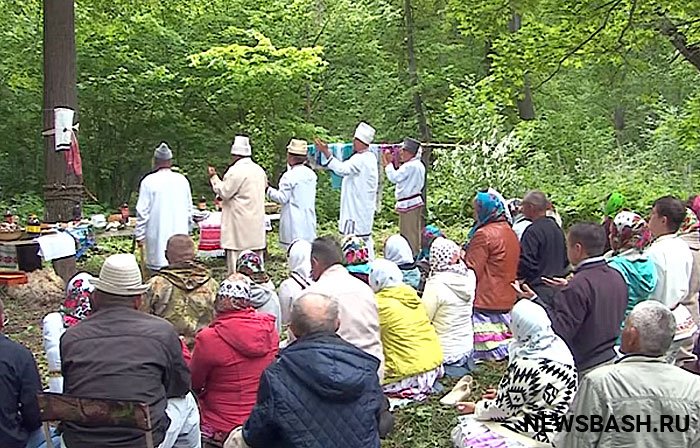 Марийцы Дюртюлинского района провели древний обряд моления в священной роще