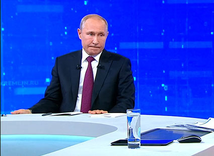 Прямая линия с Путиным: "Реальные доходы людей падают в том числе и из-за выплат по кредитам"