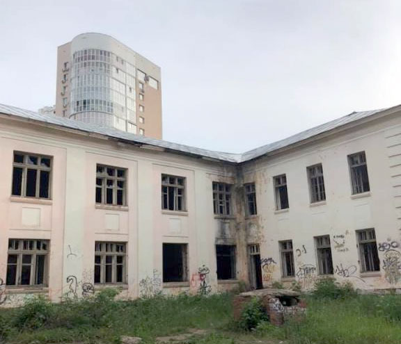 В Уфе здание  Башкирского института физической культуры превратилось в пристанище наркоманов и бомжей